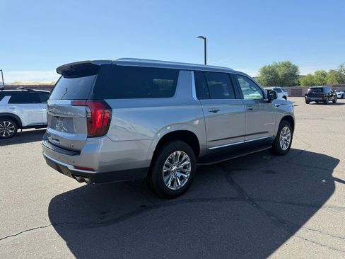 Used 2025 GMC Yukon XL Denali AWD/4WD image 5