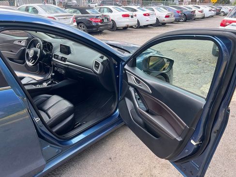 Used 2017 MAZDA MAZDA3 Touring image 17