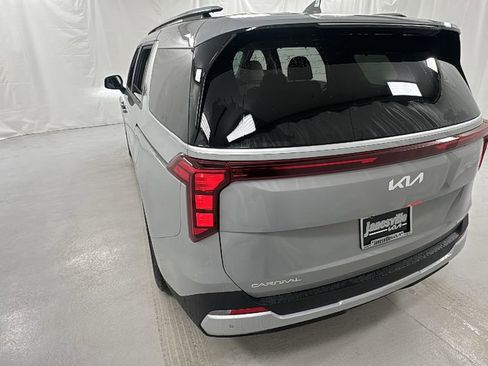 New 2026 Kia Carnival EX image 5