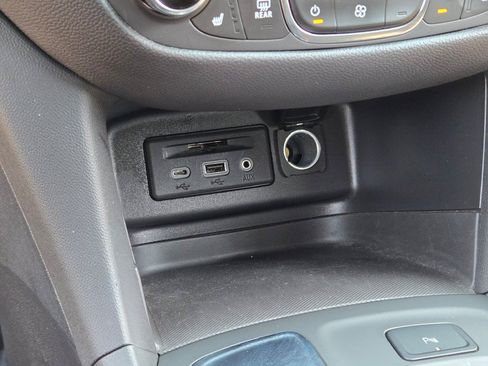 Used 2024 Chevrolet Equinox LT FWD image 29