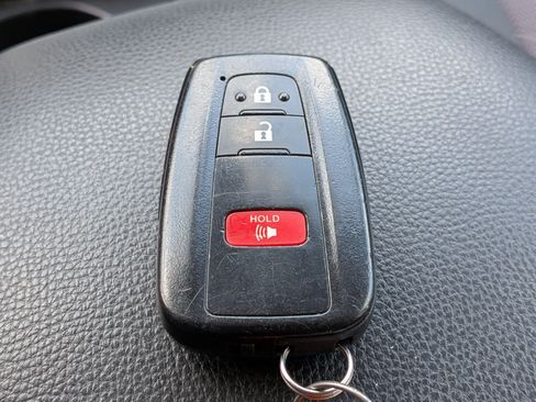 Used 2019 Toyota RAV4 XLE FWD image 34