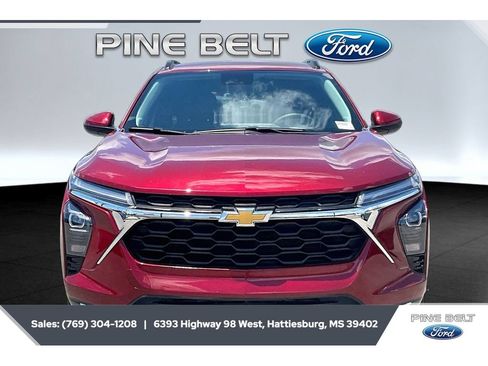 Used 2024 Chevrolet Trax LT FWD image 3