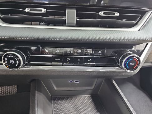 Certified 2025 Chevrolet Equinox LT image 28