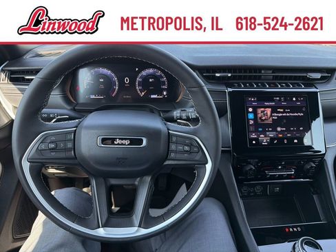 Used 2024 Jeep Grand Cherokee Altitude AWD/4WD image 3