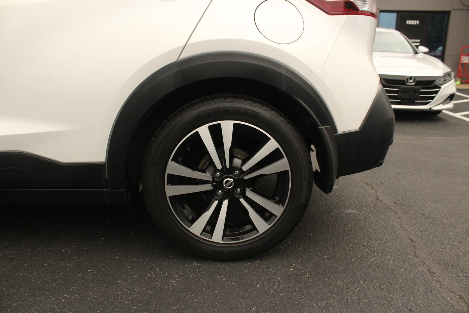 Used 2018 Nissan Kicks SV FWD image 4