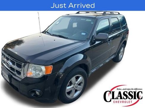 Used 2011 Ford Escape XLT w/ 203A Rapid Spec Order Code image 1