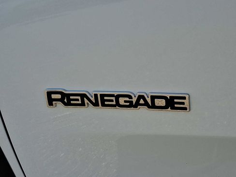 Certified 2023 Jeep Renegade Latitude w/ Sun & Fun Group image 33