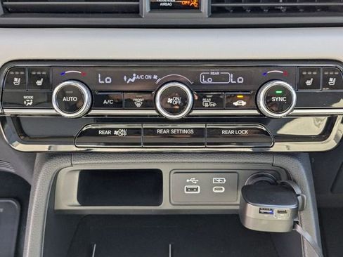 Certified 2025 Honda Pilot Elite image 18