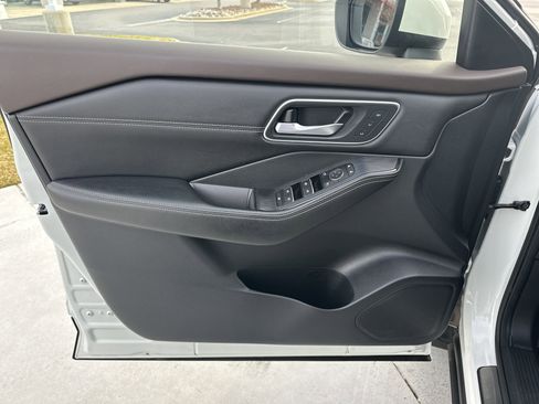 Used 2023 Nissan Rogue Platinum w/ Platinum Premium Package image 14