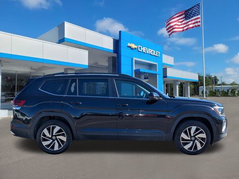 Used 2024 Volkswagen Atlas SE image 3