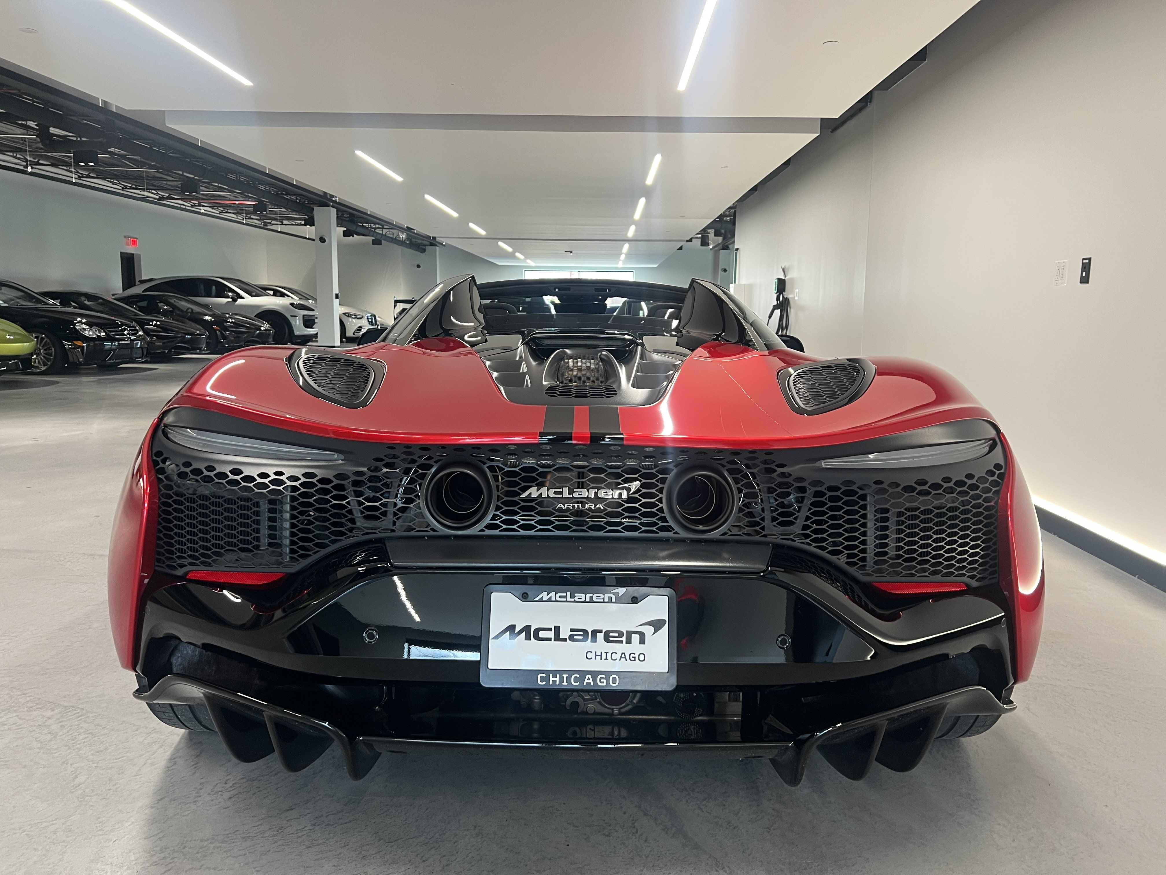 Used 2025 McLaren Artura Spider RWD image 7