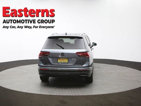 Used 2022 Volkswagen Tiguan SE w/ Panoramic Sunroof Package image 40