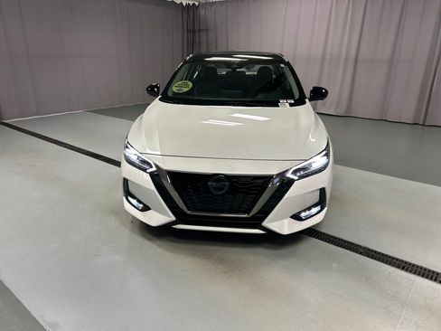 Used 2023 Nissan Sentra SR w/ SR Premium Package FWD image 2