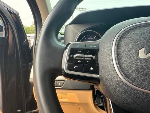 Used 2024 Kia Carnival LX FWD image 9