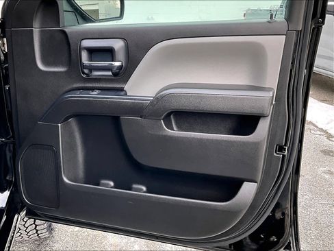 Used 2018 Chevrolet Silverado 1500 Custom w/ Custom Value Package image 12