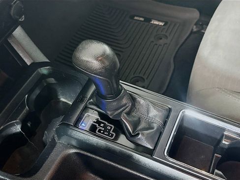Used 2019 Toyota Tacoma SR image 16