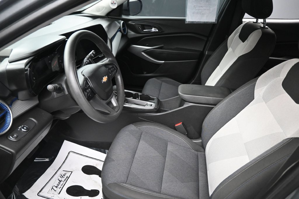 Used 2024 Chevrolet Trax LS w/ LS Convenience Package FWD image 22