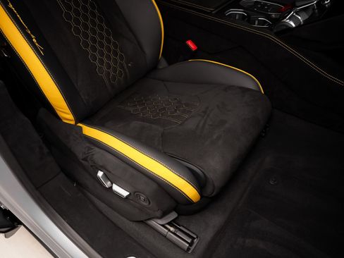 Used 2024 Lamborghini Urus Performante AWD/4WD image 70