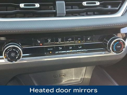 Used 2025 Chevrolet Equinox LT image 14