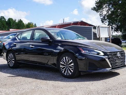 Used 2024 Nissan Altima 2.5 SV image 2