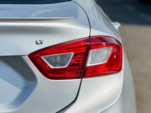 Used 2018 Chevrolet Cruze LT w/ RS Package image 5