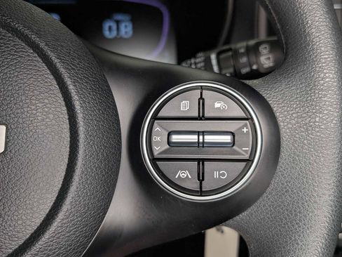 Used 2025 Kia Soul LX FWD image 33
