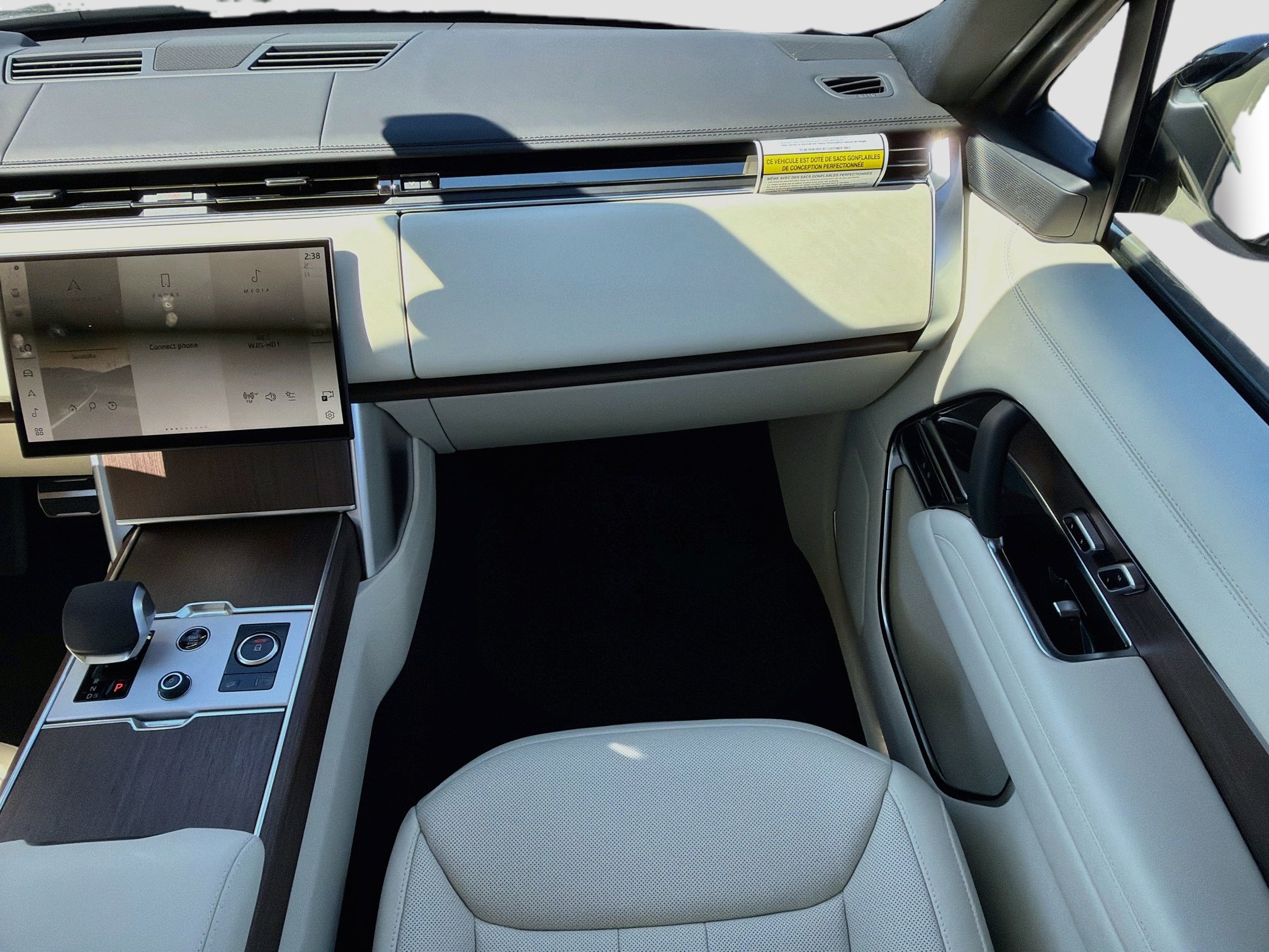 New 2027 Land Rover Range Rover Long Wheelbase SE AWD/4WD image 18