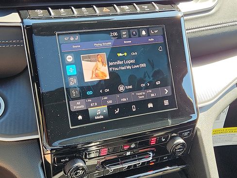 New 2025 Jeep Grand Cherokee Altitude image 12