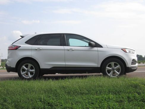 Used 2020 Ford Edge SE FWD image 6