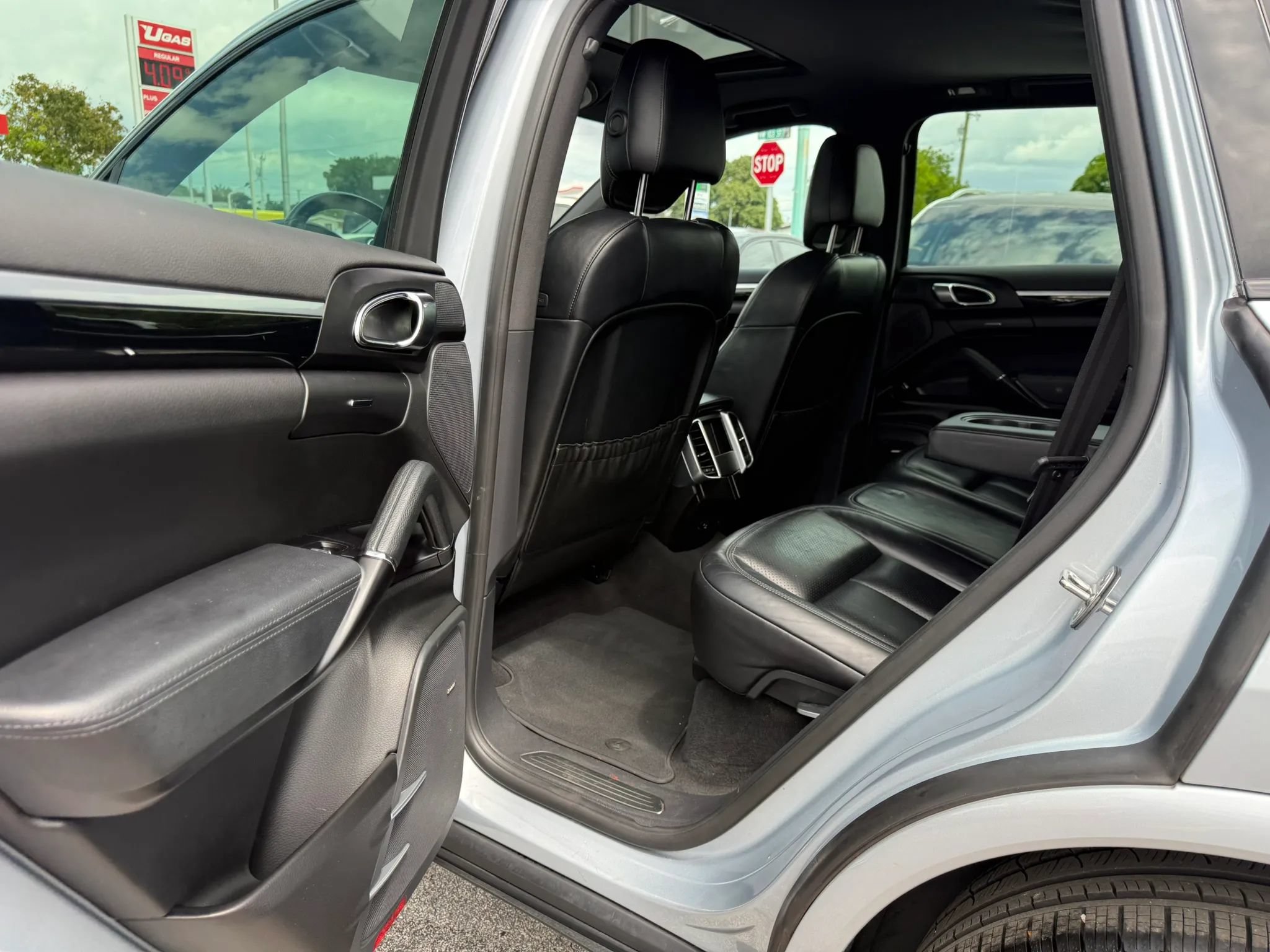 Used 2017 Porsche Cayenne Platinum Edition AWD/4WD image 18