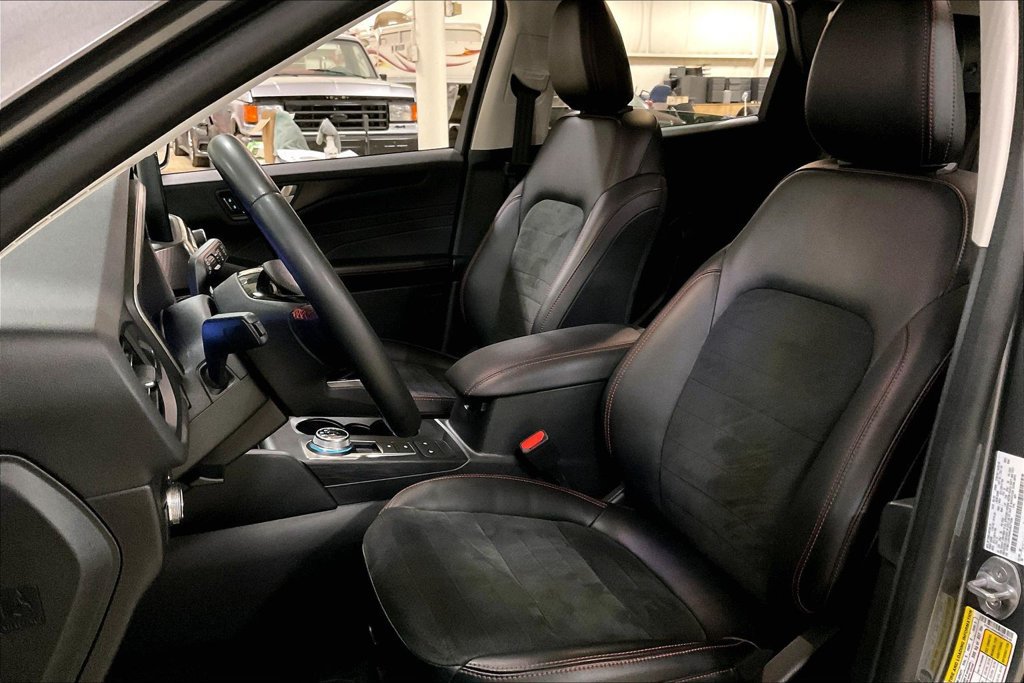 Certified 2022 Ford Escape SEL w/ SEL Stealth AWD Package image 24
