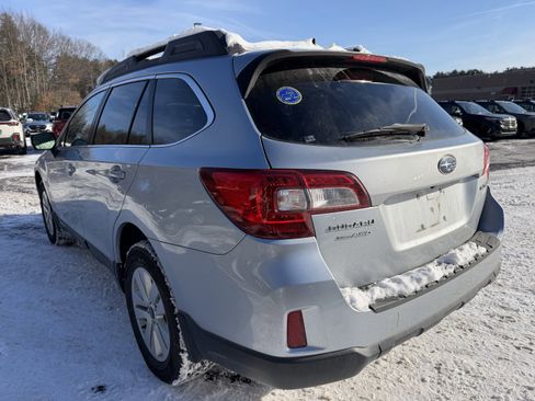 Used 2017 Subaru Outback 2.5i Premium image 10