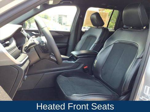 Used 2025 Jeep Grand Cherokee Altitude AWD/4WD image 17