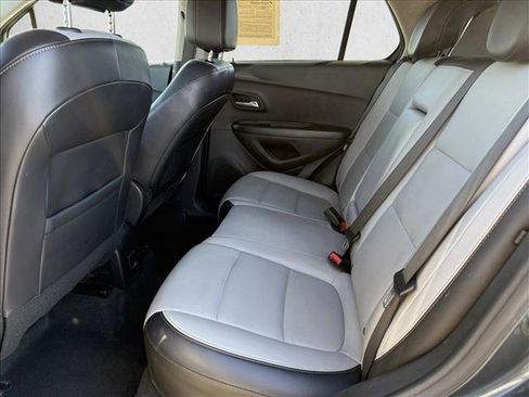 Used 2022 Chevrolet Trax LT w/ Premium Seat Package image 22