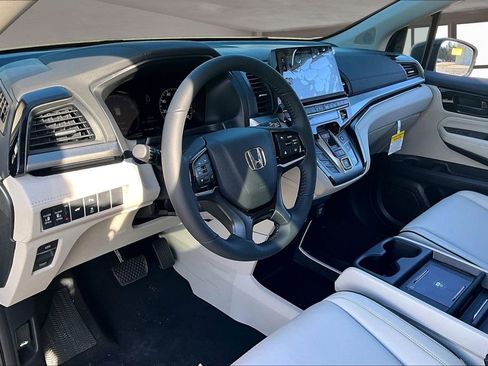 New 2026 Honda Odyssey Touring image 7