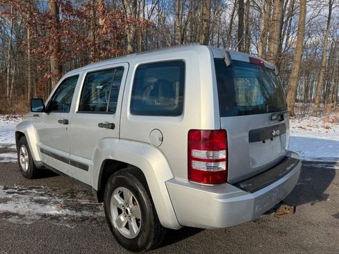 Used 2012 Jeep Liberty Sport image 3