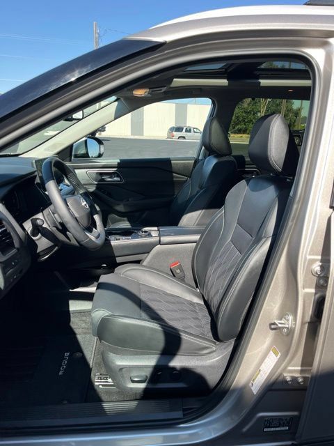 Used 2026 Nissan Rogue Platinum w/ Platinum Premium Package AWD/4WD image 26