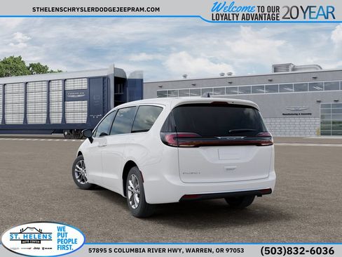 New 2027 Chrysler Pacifica Select FWD image 4