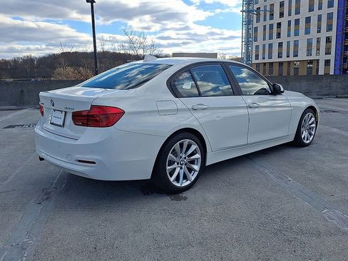 Used 2018 BMW 320i xDrive Sedan w/ Convenience Package image 8