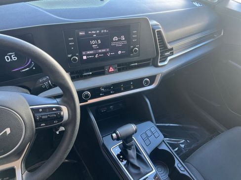 Used 2025 Kia Sportage LX FWD image 17