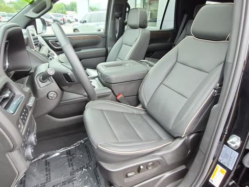 Used 2023 Chevrolet Tahoe Premier w/ Premium Package 2 AWD/4WD image 12