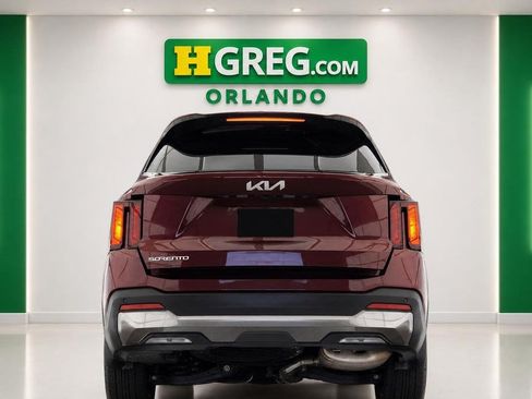 Used 2025 Kia Sorento S w/ Panoramic Sunroof Package FWD image 8