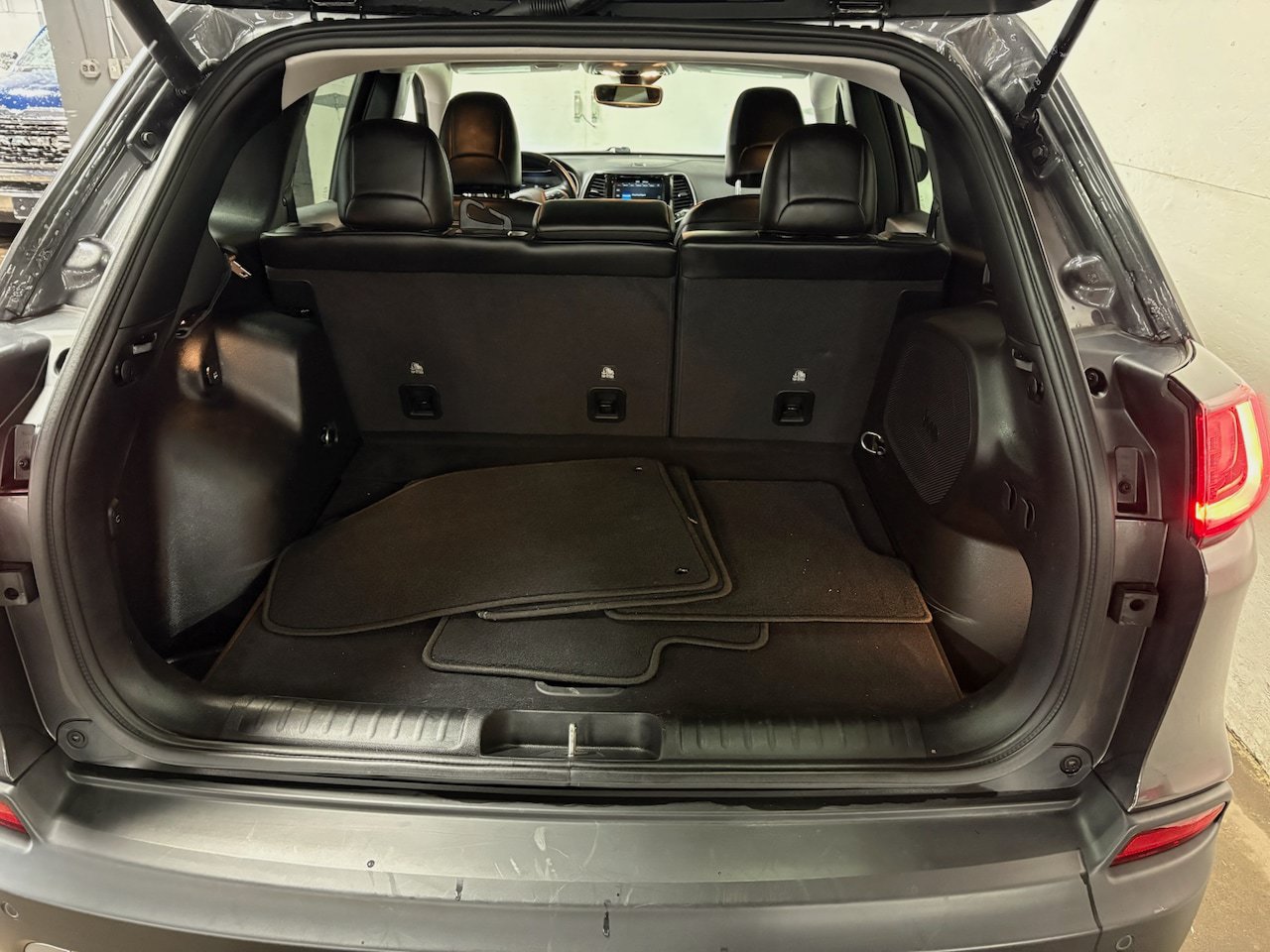 Used 2021 Jeep Cherokee Limited AWD/4WD image 9