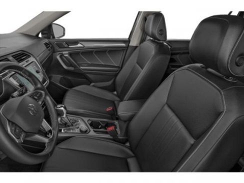 Used 2024 Volkswagen Tiguan SE FWD image 9