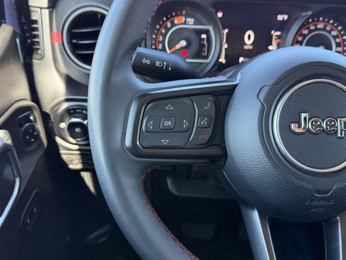 Used 2025 Jeep Wrangler Unlimited Rubicon AWD/4WD image 34