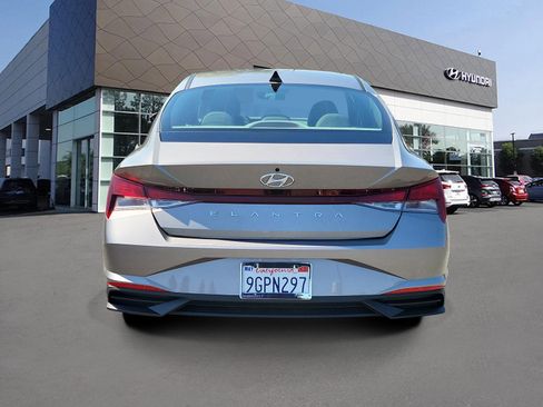 Certified 2023 Hyundai Elantra SE FWD image 4