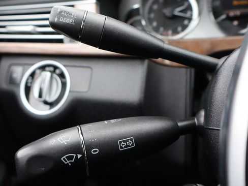 Used 2013 Mercedes-Benz E 350 4MATIC image 32