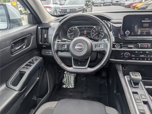 Used 2024 Nissan Pathfinder SV FWD image 18