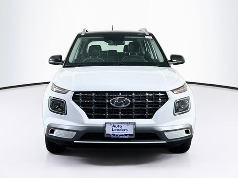 Used 2023 Hyundai Venue Limited FWD image 2