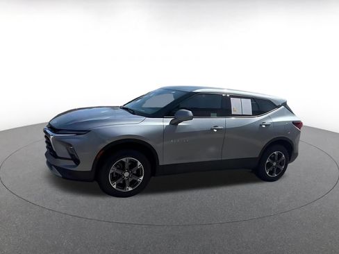 Used 2025 Chevrolet Blazer LT FWD image 8